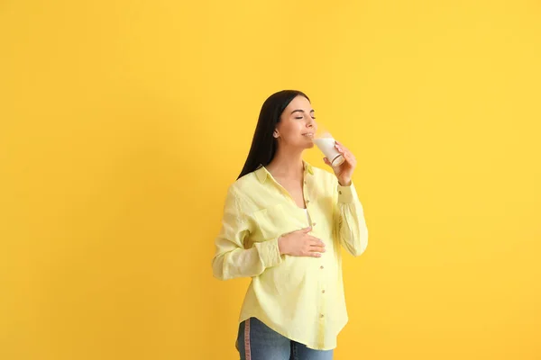 Beautiful Pregnant Woman Drinking Milk Color Background — Stock Photo, Image