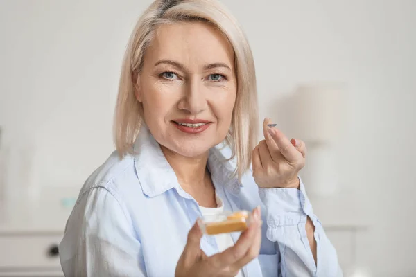 Mature Woman Putting Contact Lenses Home — Stock Photo, Image
