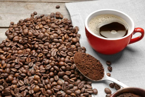 Lekkere Koffie Met Kopje Warme Drank Tafel — Stockfoto