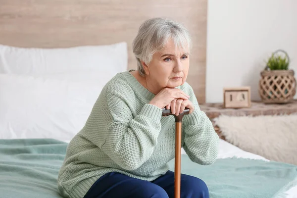 Ältere Frau Leidet Hause Unter Geistiger Behinderung — Stockfoto