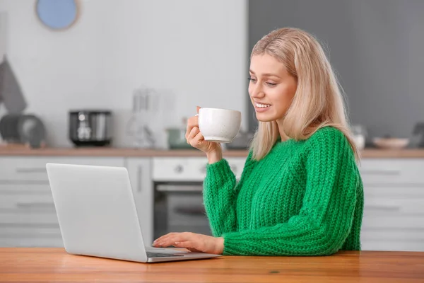 Beautiful Young Woman Laptop Drinking Tea Home — Stock Photo, Image