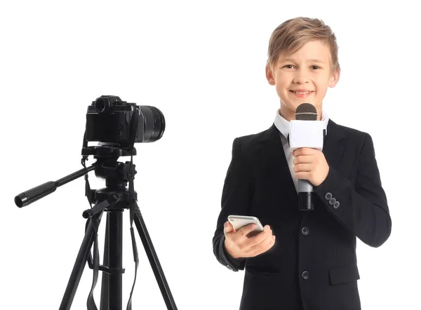 Kleine Journalist Met Microfoon Mobiele Telefoon Camera Witte Achtergrond — Stockfoto