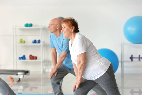 Elderly People Exercising Gym — Stockfoto