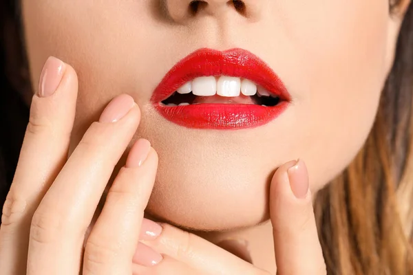 Beautiful Young Woman Bright Lipstick Closeup — Stock Photo, Image
