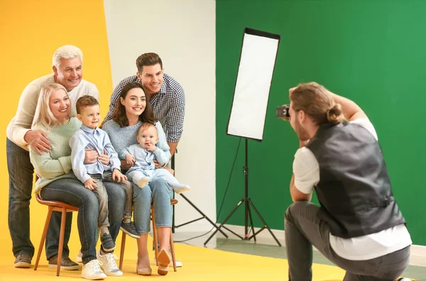 Photographer Working Family Studio — Stock Photo, Image