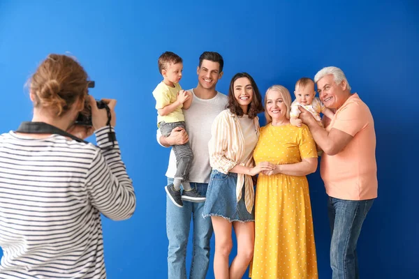 Photographer Working Family Studio — Stock Photo, Image