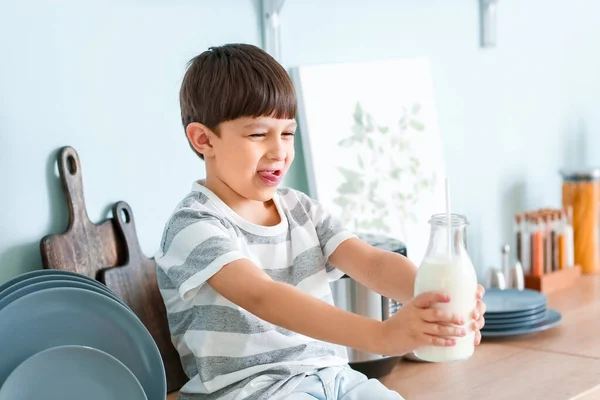Little Boy Dairy Allergy Kitchen — Stock Photo, Image