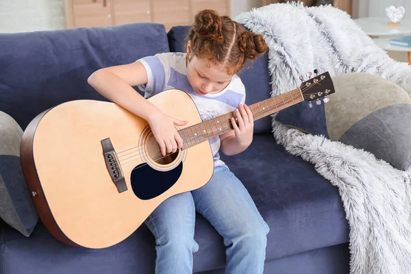 Cute Little Girl Playing Guitar Home — Stock Photo, Image