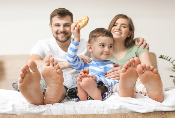 Happy Family Eating Pastry Bedroom — Stock Photo, Image