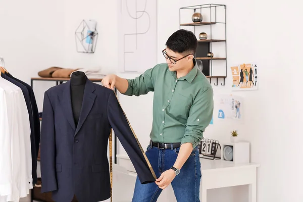 Young Male Asian Stylist Mannequin Studio — Stock Photo, Image