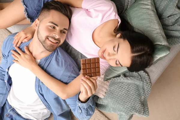 Beautiful Young Couple Eating Chocolate Home — Stock Photo, Image