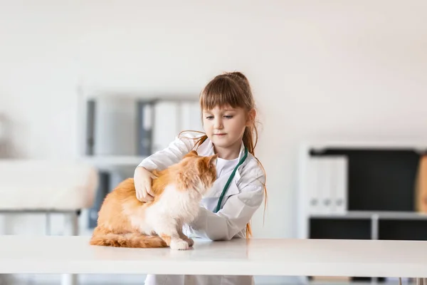 Little Veterinarian Examining Cute Cat Clinic — Stock Photo, Image