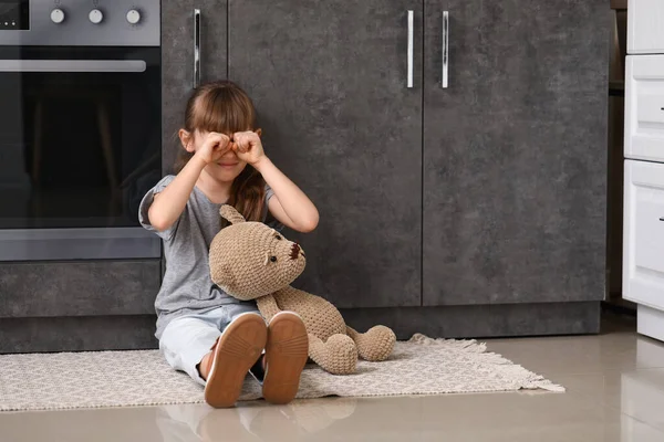 Afraid Little Girl Teddy Bear Home Concept Domestic Violence — Stock Photo, Image
