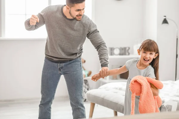 Angry Father Threatening His Daughter Home — Stock Photo, Image