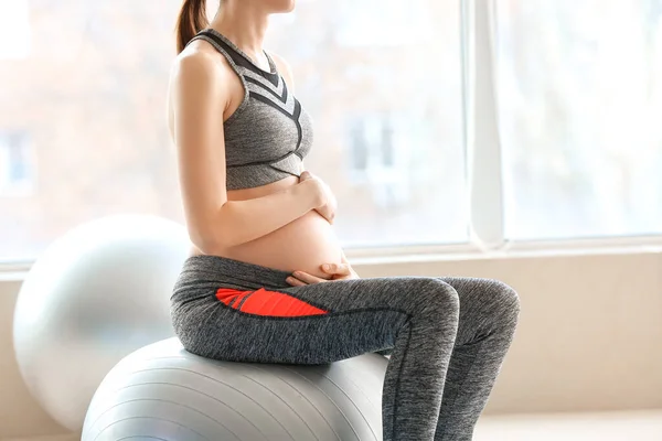 Young Pregnant Woman Training Gym — Stock Photo, Image