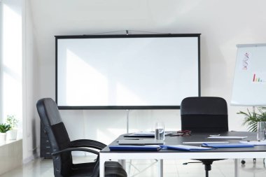 Konferans için oda hazırlandı.