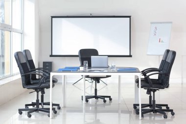 Konferans için oda hazırlandı.