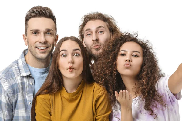 Amigos Tomando Selfie Sobre Fondo Blanco — Foto de Stock