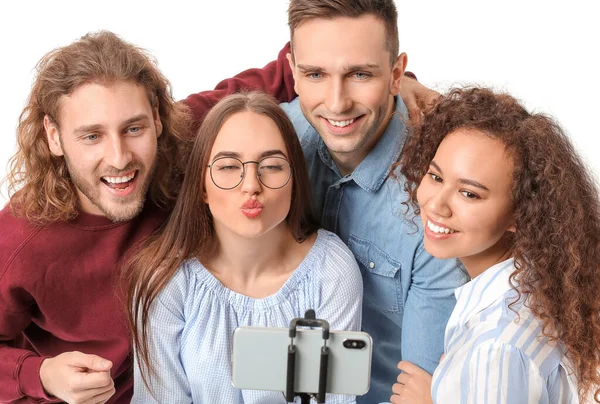 Amigos Tomando Selfie Sobre Fondo Blanco — Foto de Stock