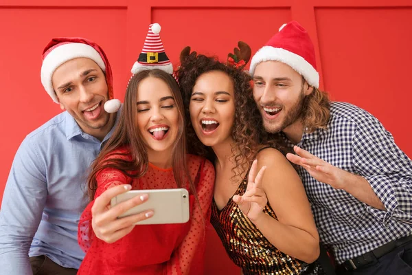 Vänner Som Tar Selfie Julfesten — Stockfoto