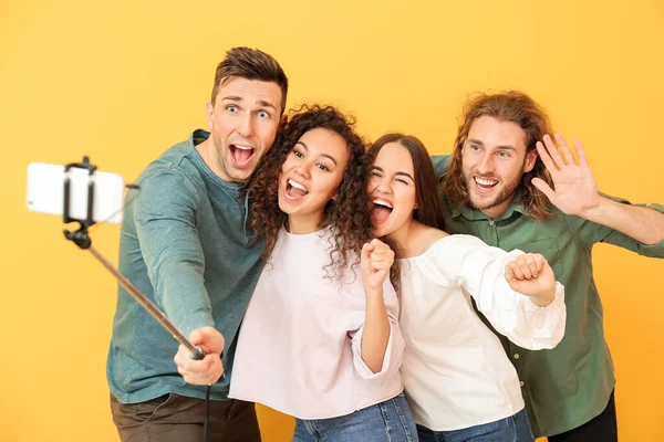 Friends Taking Selfie Color Background — Stock Photo, Image