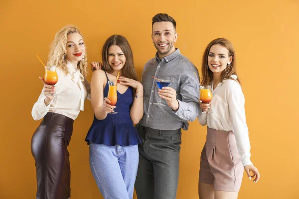 Happy People Cocktails Color Background — Stock Photo, Image