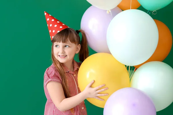 Klein Meisje Vieren Verjaardag Kleur Achtergrond — Stockfoto