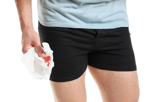 Mladý Muž Drží Toaletní Papír Krvavou Skvrnou Bílém Pozadí Detailní — Stock fotografie