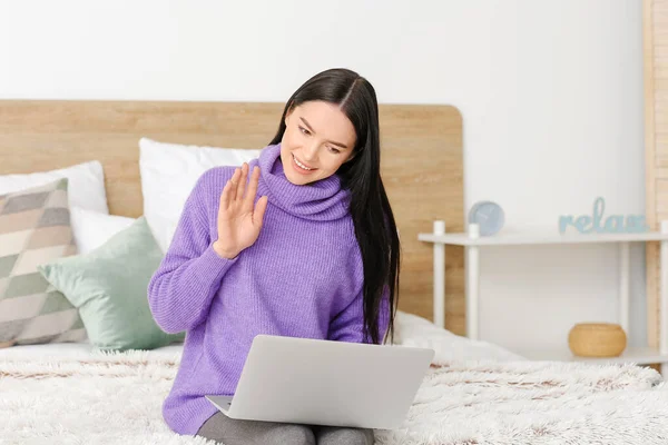 Young Woman Laptop Video Chatting Home — Stock Photo, Image