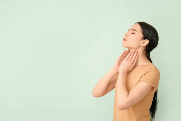 Young Woman Thyroid Gland Problem Color Background — Stock Photo, Image