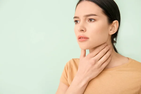 Young Woman Thyroid Gland Problem Color Background — Stock Photo, Image