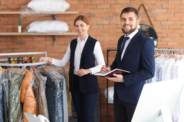 Portrait Workers Modern Dry Cleaner — Stock Photo, Image