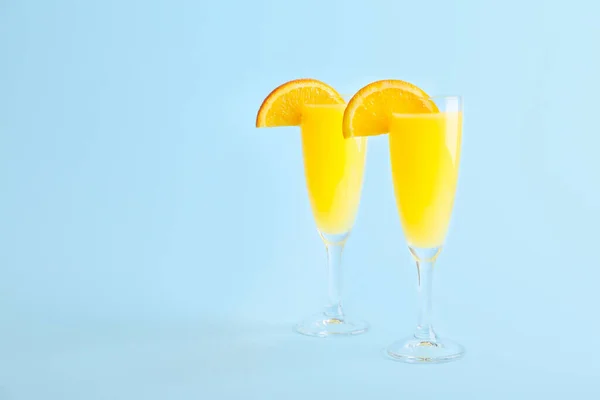 Glasses Tasty Mimosa Cocktail Color Background — Stock Photo, Image