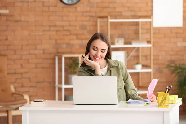 Beautiful Young Woman Working Laptop Home — Stock Photo, Image