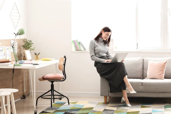 Young Woman Laptop Working Home — Stock Photo, Image