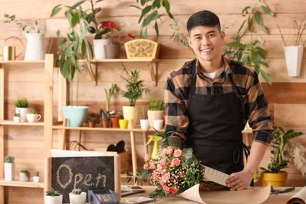 Asian Male Florist Working Shop — Stock Photo, Image