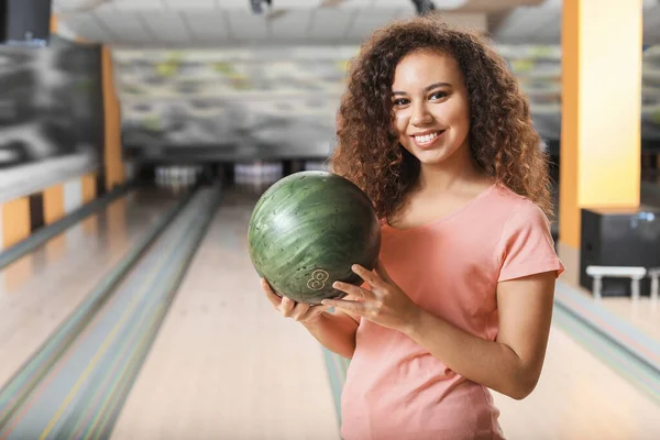 Woman Playing Bowling Club — Stock Photo, Image