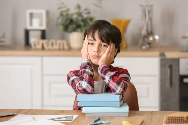 Kleiner Junge Hat Genug Von Hausaufgaben Der Küche — Stockfoto