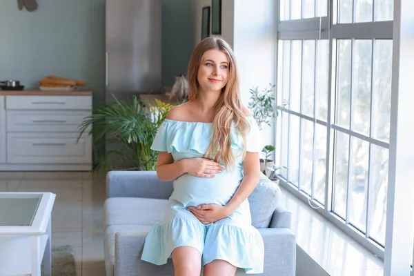 Belle Jeune Femme Enceinte Près Fenêtre Maison — Photo