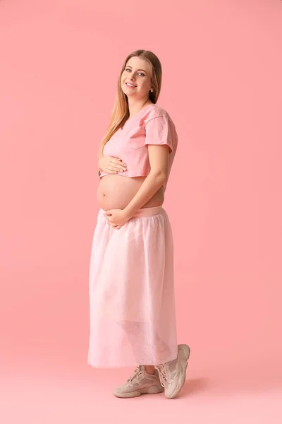 Vacker Ung Gravid Kvinna Färg Bakgrund — Stockfoto