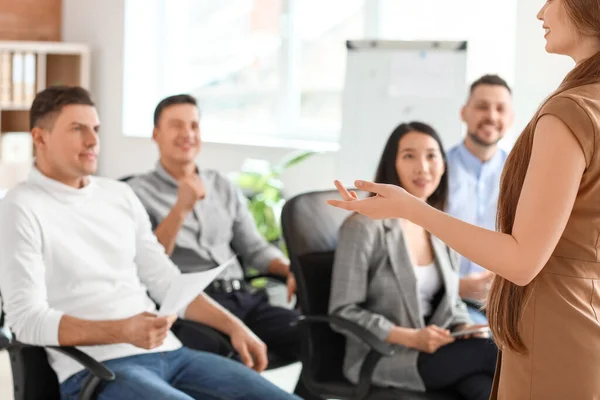 Businesswoman Giving Presentation Office — Stock Photo, Image