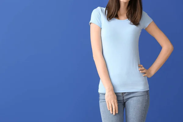 Donna Elegante Shirt Sfondo Colore — Foto Stock