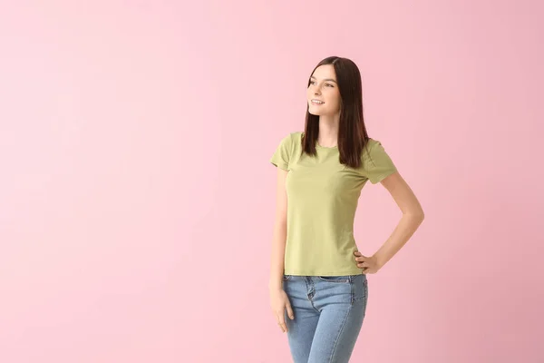 Vrouw Stijlvol Shirt Kleur Achtergrond — Stockfoto