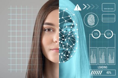 Veri koruması için yüz tanıma sistemini kullanan genç bir iş kadını