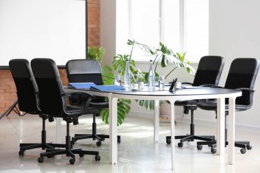 Konferans için oda hazırlandı.