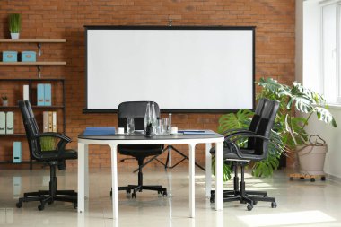 Konferans için oda hazırlandı.