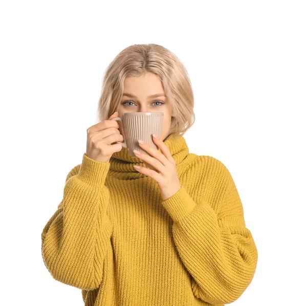 Schöne Junge Frau Mit Tee Auf Weißem Hintergrund — Stockfoto