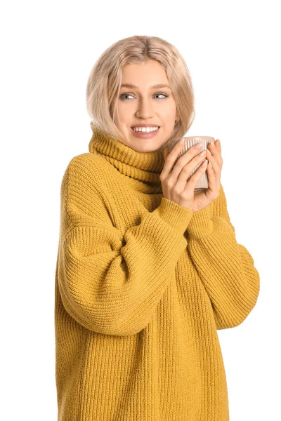 白い背景にお茶を持つ美しい若い女性 — ストック写真