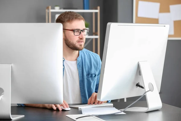 Male Programmer Working Office — Stock Photo, Image