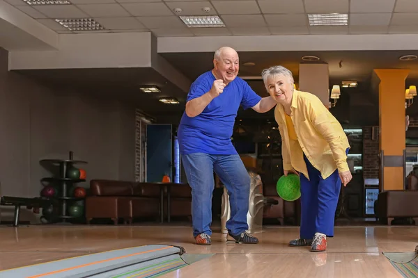 Senior People Playing Bowling Club — Stock Photo, Image